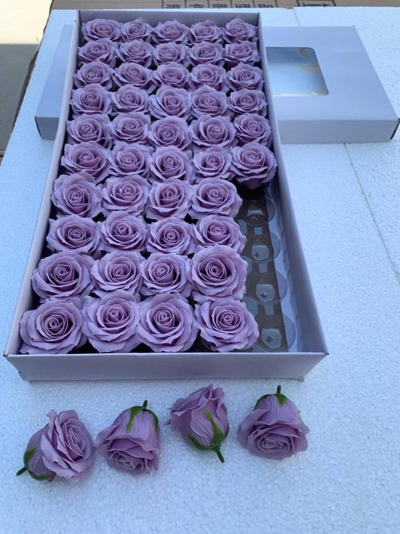 Set 50 Trandafiri de Sapun Parfumati Dark Purple Deschis Aspect Criogenat 6-7 cm