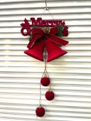 Decoratiune de agatat cu clopotei catifelati si Merry Christmas