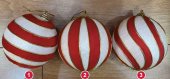 Glob de Craciun cu dungi rosii si albe 12 cm