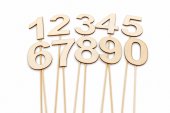 Ornamente Din Lemn Cifre Cu Bat 12/Set 4