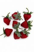 Ornamente Din Plastic Capsuni 50/set
